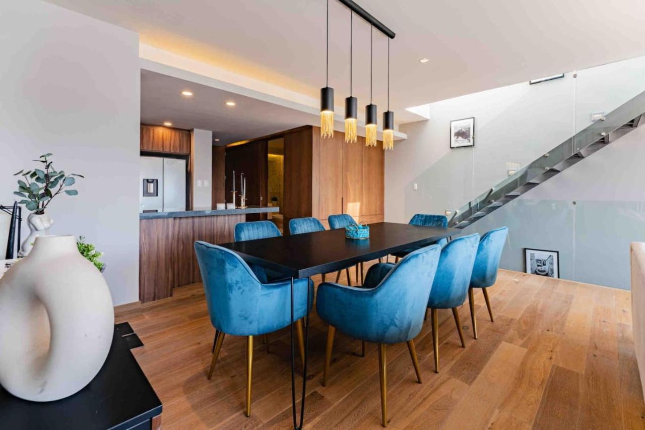 Stylish 3-level Penthouse With Private Rooftop Holiday home