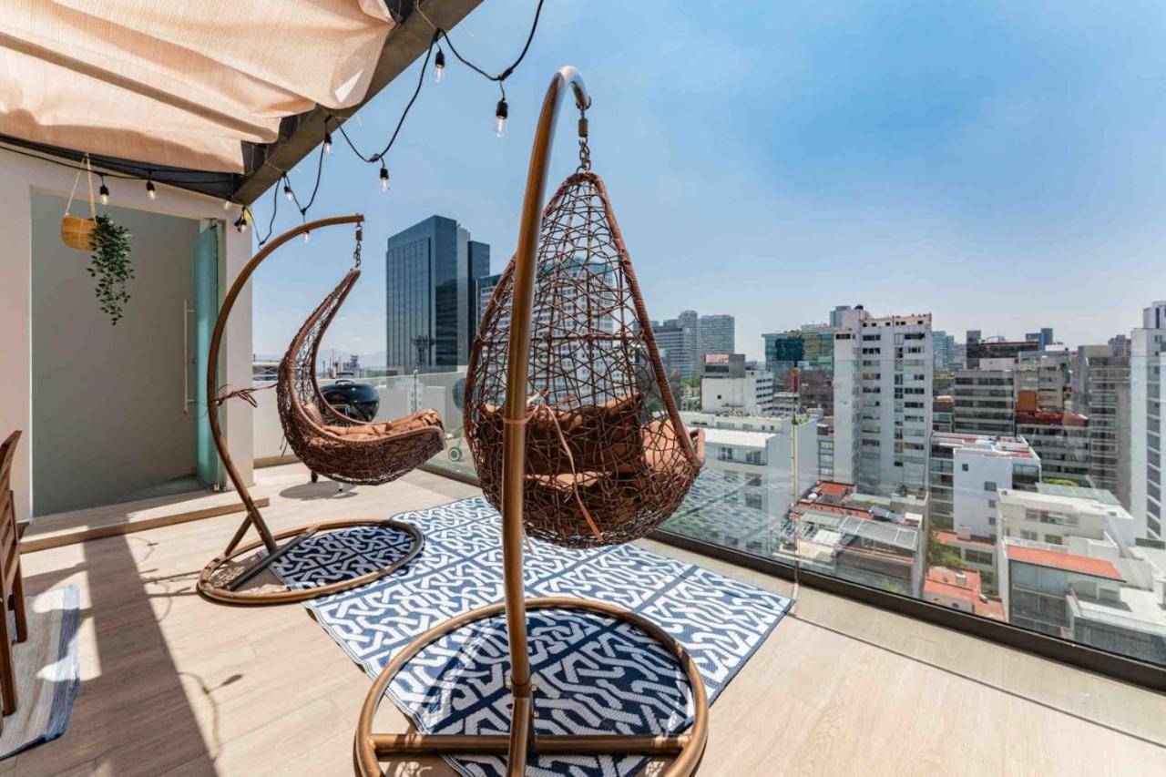 Holiday home Stylish 3-level Penthouse With Private Rooftop *