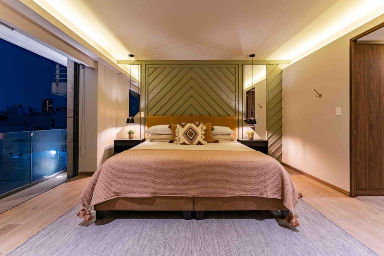 Stylish 3-level Penthouse With Private Rooftop Holiday home *