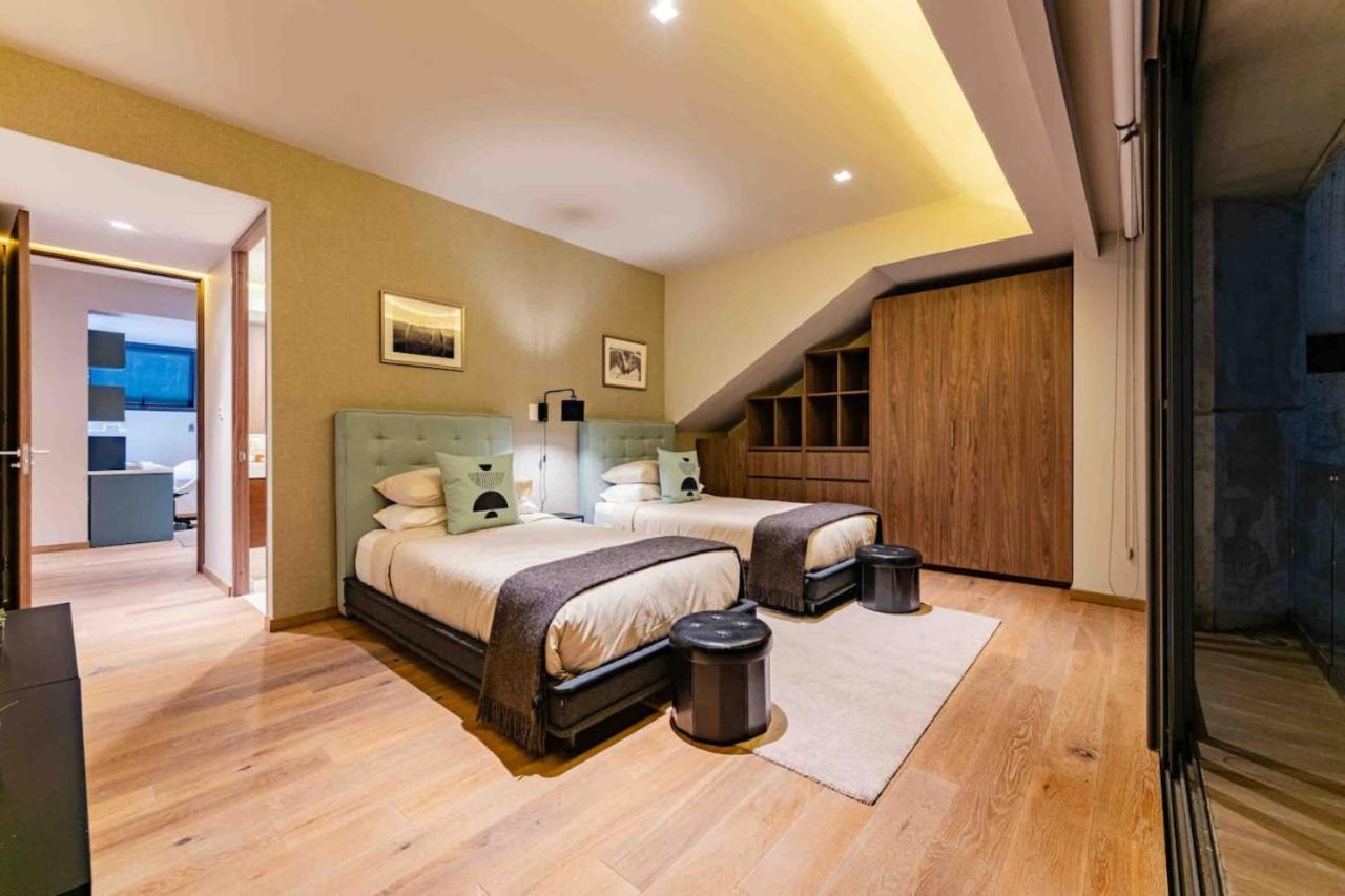 Holiday home Stylish 3-level Penthouse With Private Rooftop *